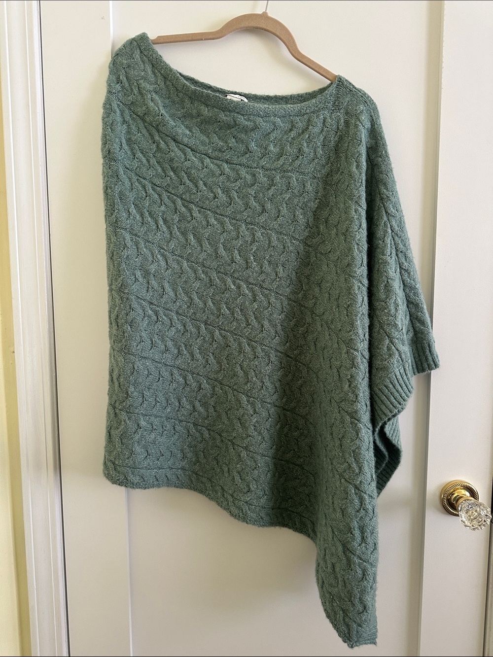 Soft Cable-Knit Poncho Sweater - Green
